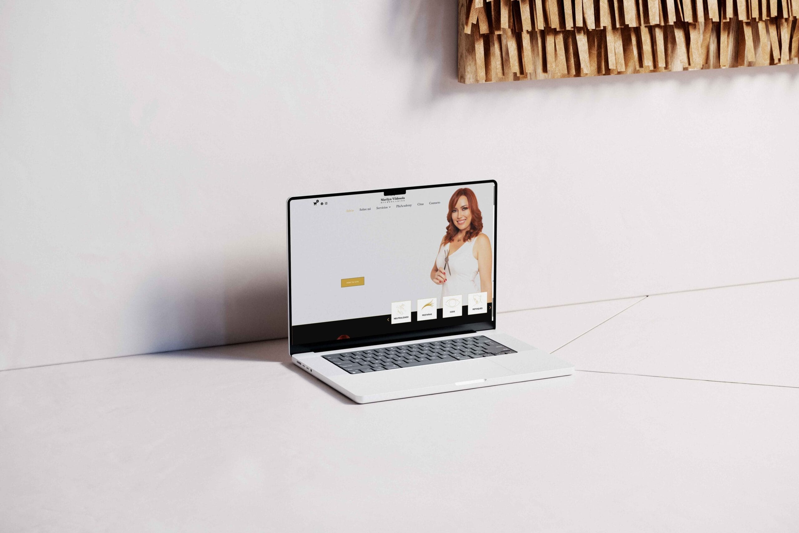 Diseño Web Estética y PMU en LAS PALMAS ISLAS CANARIAS - Mockup de Sitio Web PARA MASTER DE PHIACADEMY la creadora es MARILYN VILDOSOLA, CREAMOS SU WEB CON VENTA DE CURSOS ONLINE en su web.